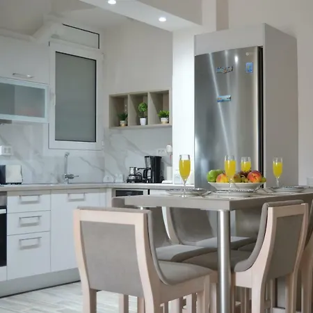 Botonis Bright Spacious *