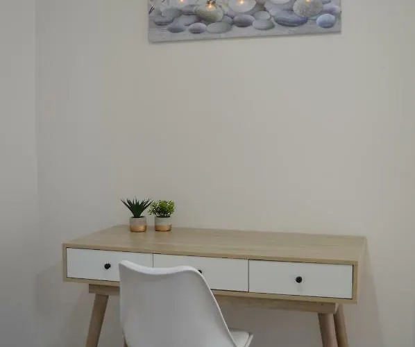 Botonis Bright Spacious